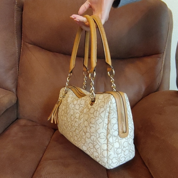 GORGEOUS! ❤ Calvin Klein Cream Hand Bag - Picture 3 of 12